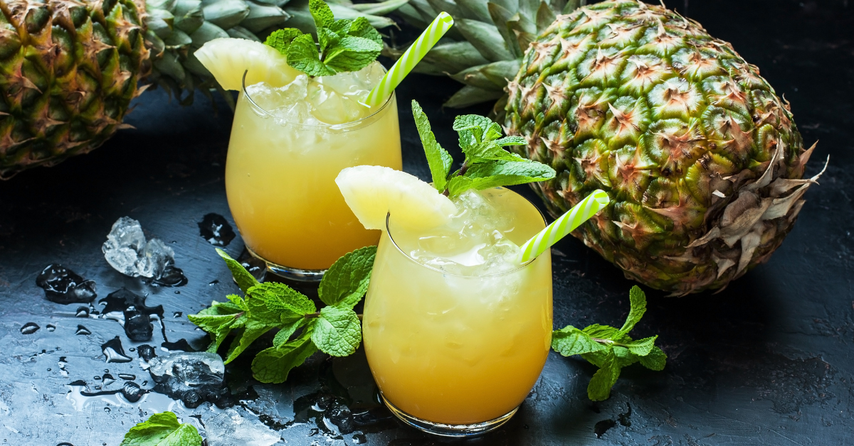 How to Make Pineapple Caipirinha, a Tropical and Very Refreshing Drink