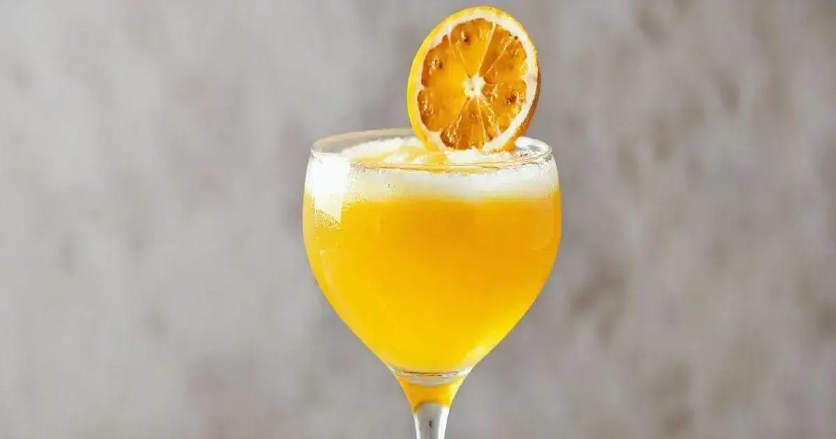 Champagne with Passion Fruit Foam and Ginger: A Refreshing Delight